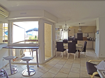 Blick im Appartement / Studio von Familie Kammler Richtung Essecke und Küche in Sainte-Maxime am Golf von Saint-Tropez